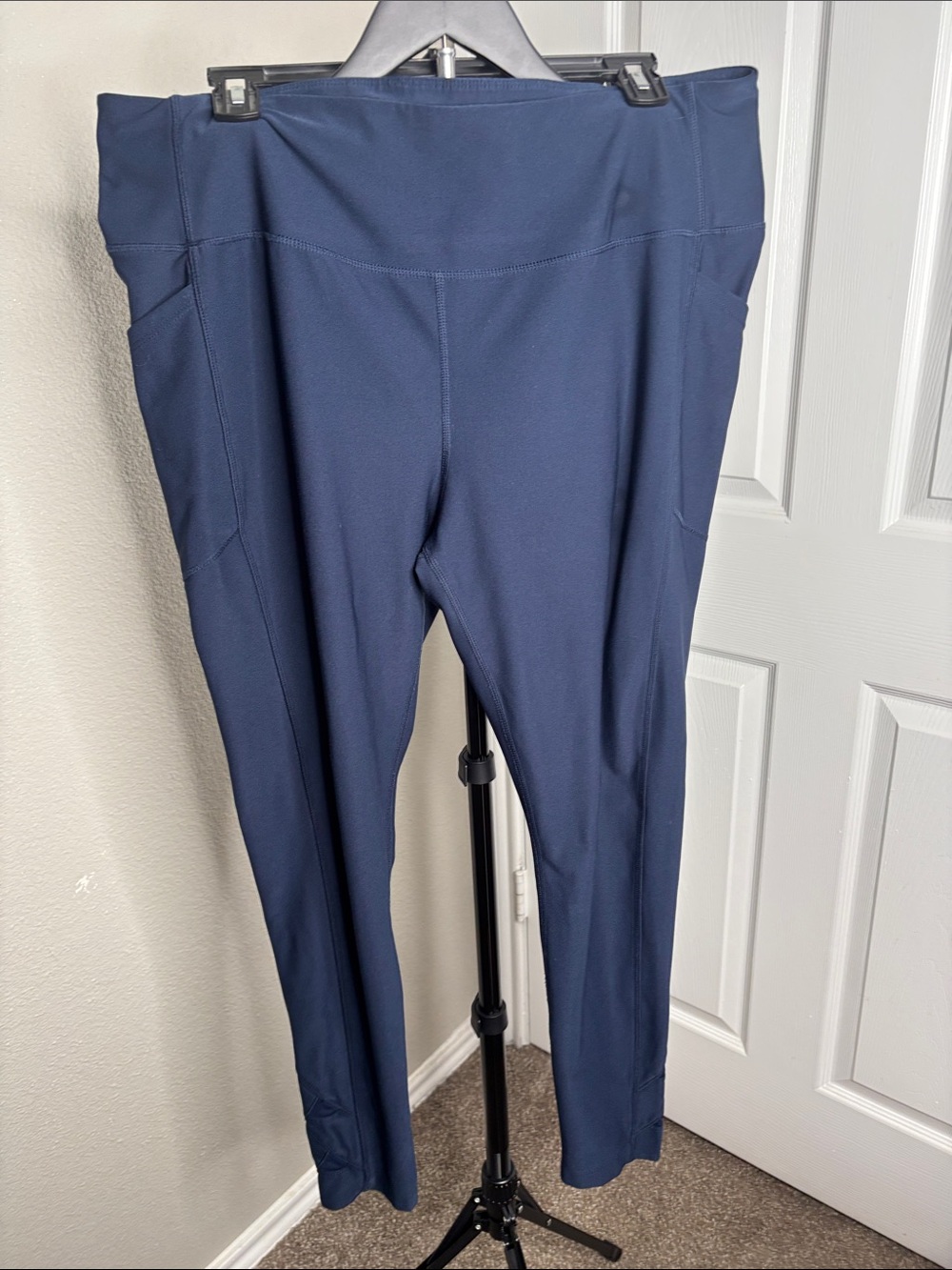 Mondetta Navy High-Rise Performance Leggings